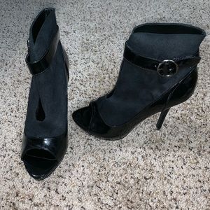 New Delicious Who’s Patent/Suede ankle boot